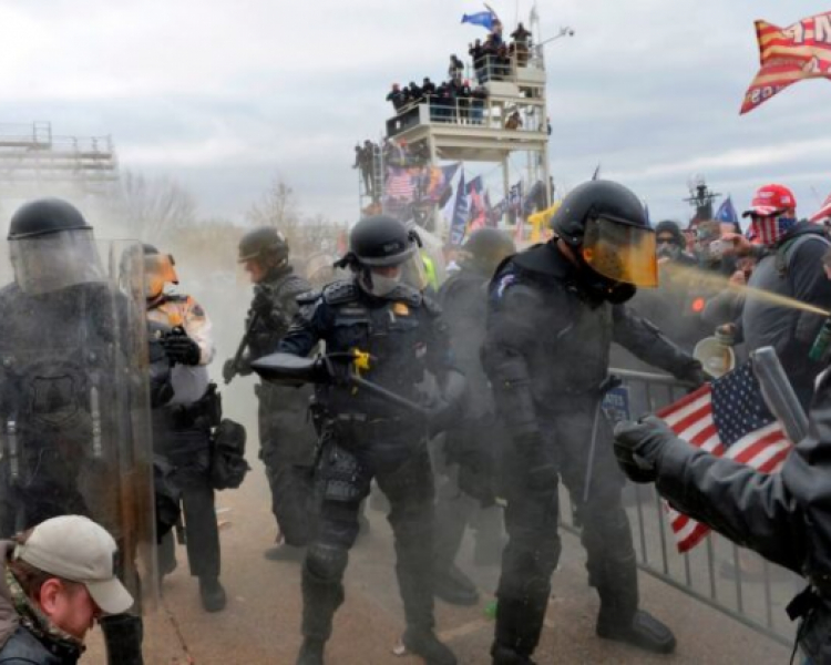 Video: Trump Supporters Stop ‘Antifa’ From Breaking Into Capitol